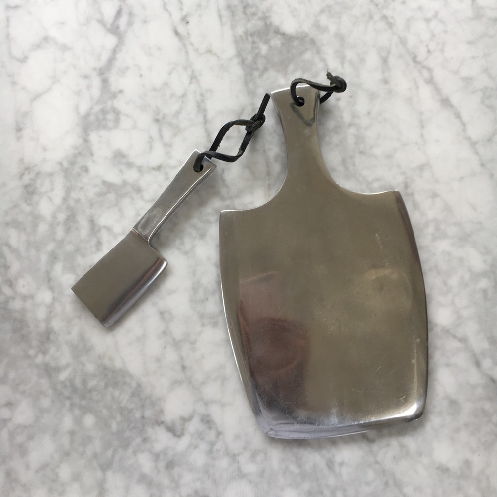 LUNARES Metal cheese tray and cleaver knife